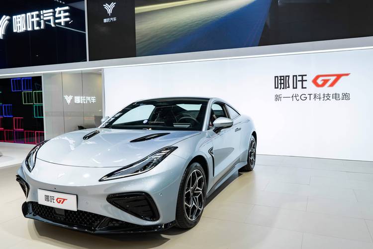 重庆沙坪坝区佰创威企业管理咨询哪吒汽车在智能汽车领域的表现，领途汽车在新能源汽车市场中的影响力